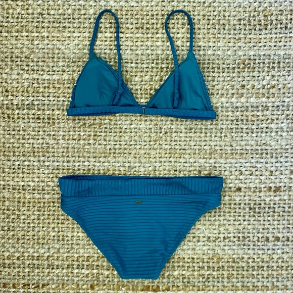 Rip curl teal bikini - Picture 3 of 3